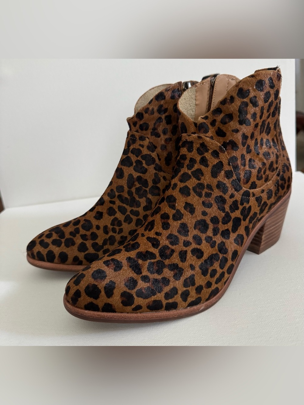 UGG Kingsburg Leopard Calf Hair Side Zip Western Ankle Boots Women Size 8